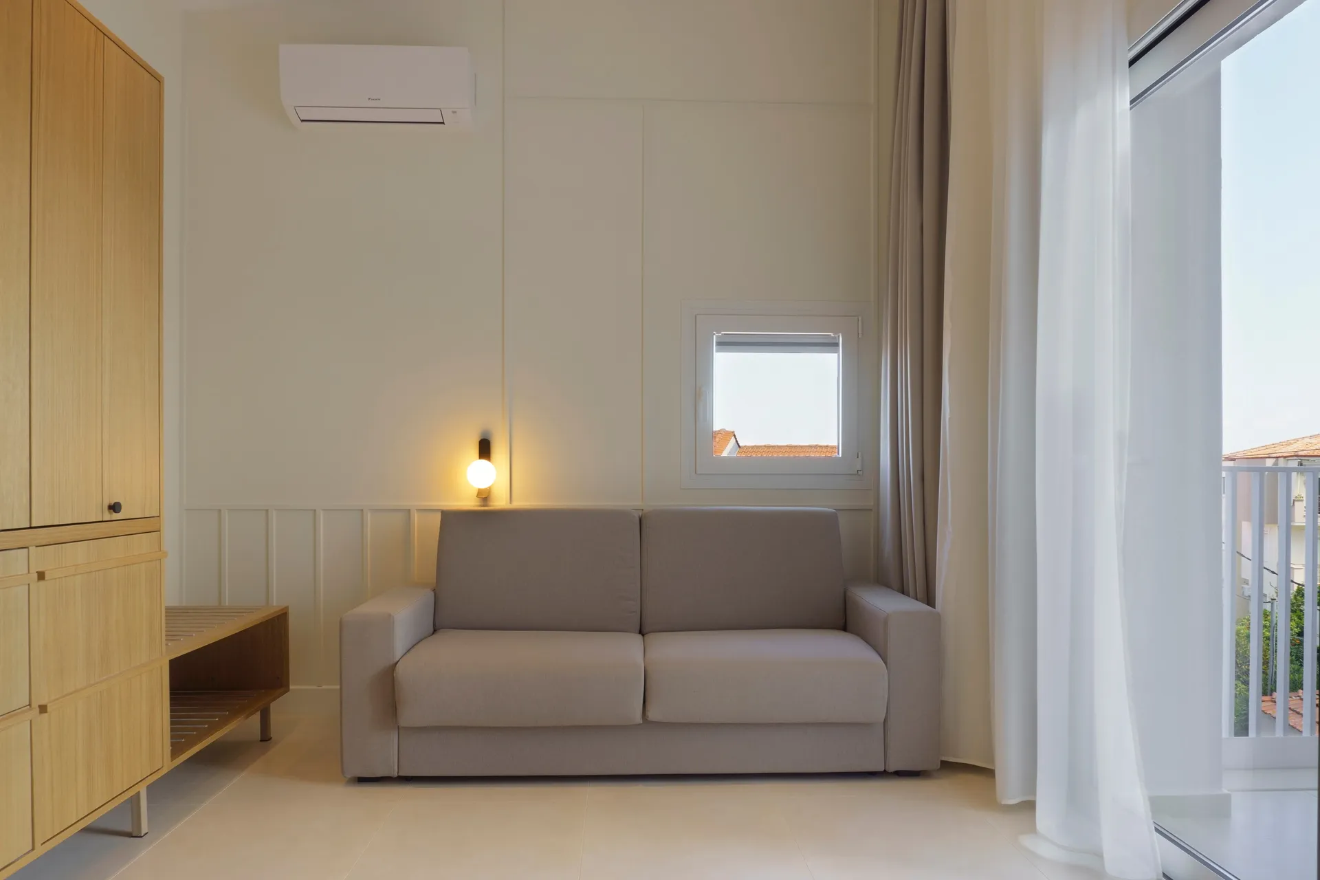 Tiara Holidays - Palm Boutique Suites - Sea View Penthouse with Jacuzzi - sofa